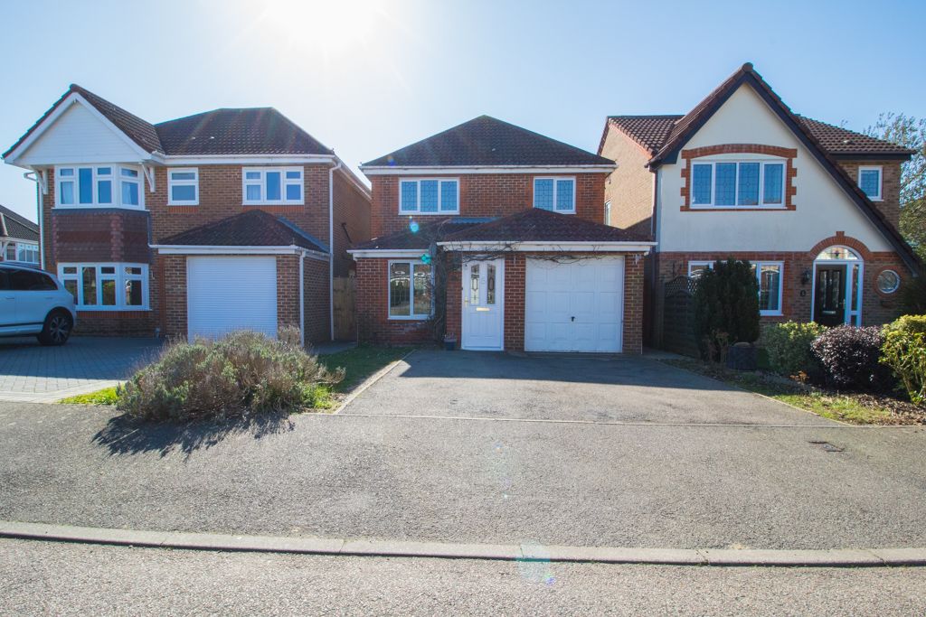 3 bed detached house to rent in Romulus Gardens, Kingsnorth, Ashford