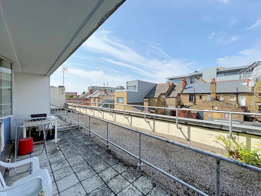 Studio for sale in Chichester Road, SouthendOnSea SS1, £100,000 Zoopla