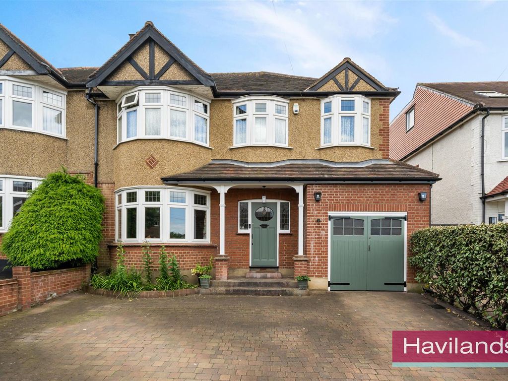 5 bed property for sale in Green Dragon Lane, London N21, £1,100,000