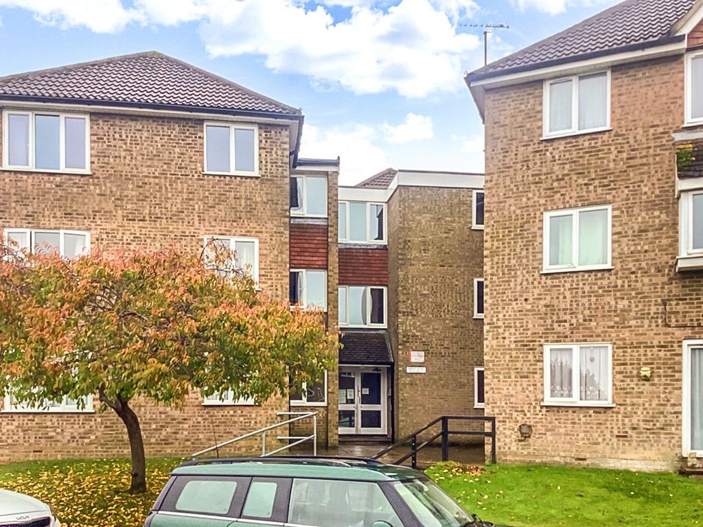 1 bed flat to rent in Abbey Mews, Lowther Road, Dunstable, Bedfordshire