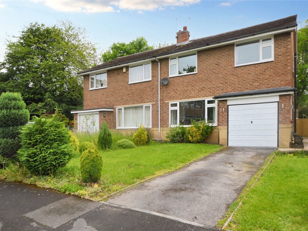 4 bed semidetached house for sale in Sandal Cliff, Wakefield, West