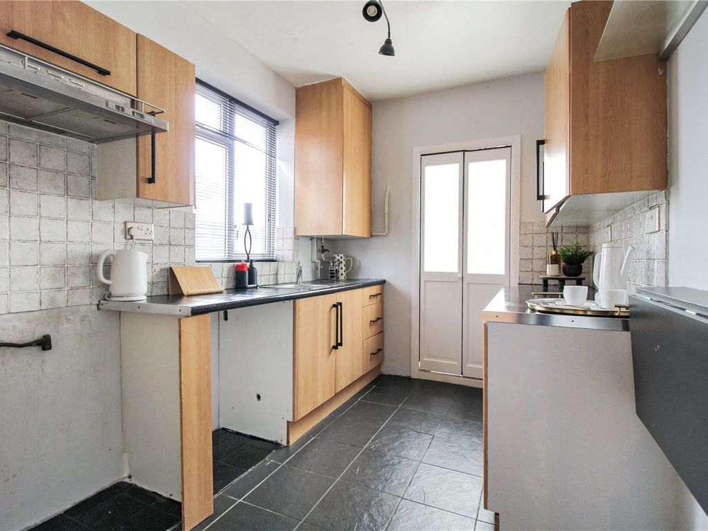3 bed semidetached house for sale in Barnsole Road, Gillingham, Kent
