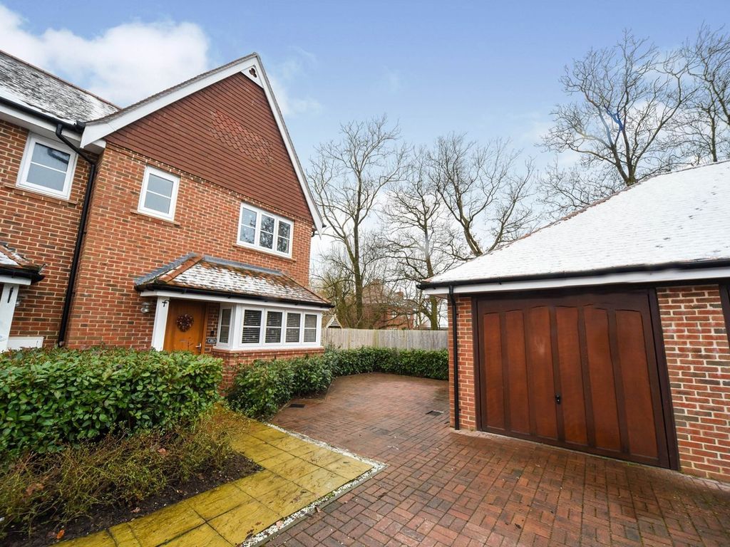 3 bed end terrace house for sale in Wheeler Avenue, Wokingham RG40 Zoopla
