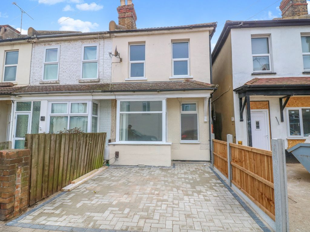 3 bed semidetached house for sale in West Road, Shoeburyness, Southend