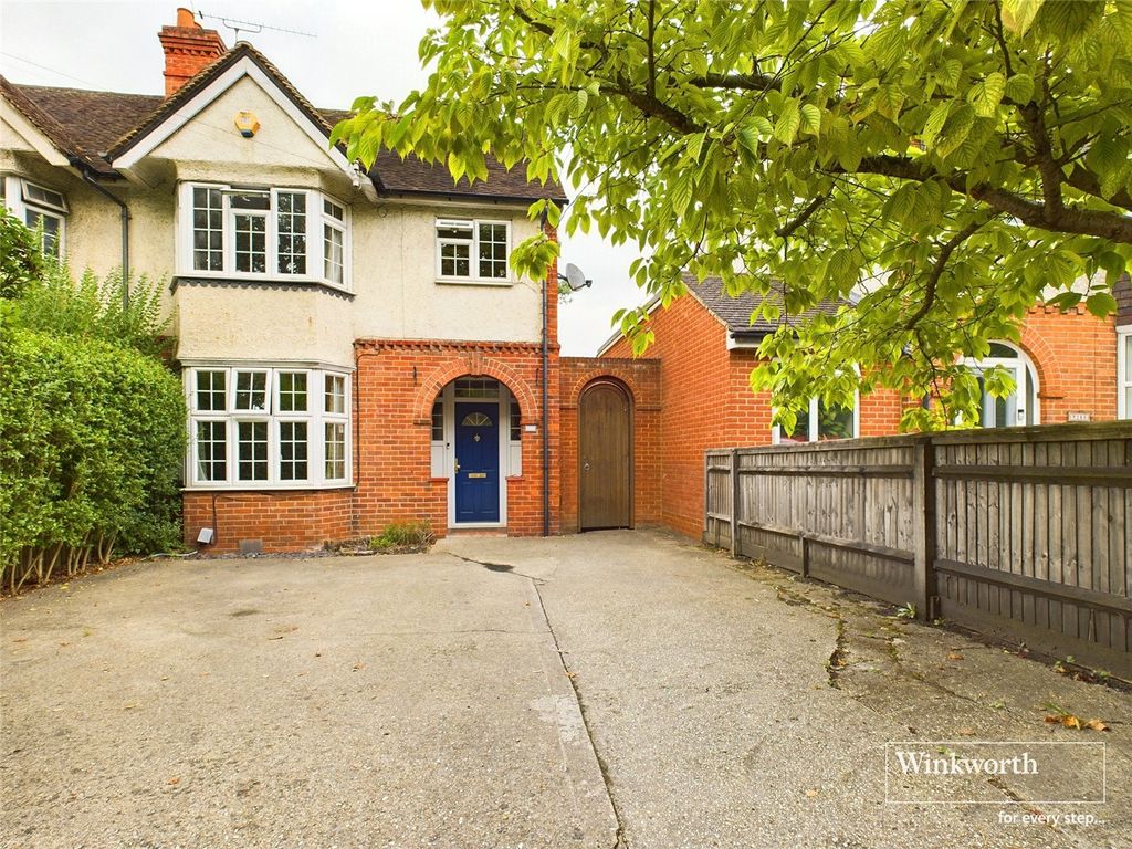 3 bed semidetached house for sale in Tilehurst Road, Reading
