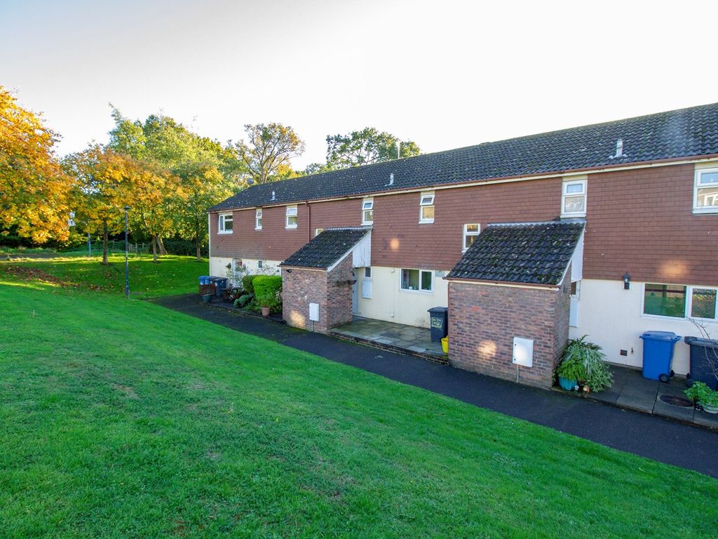 3 bed terraced house for sale in Quetta Park, Church Crookham, Fleet