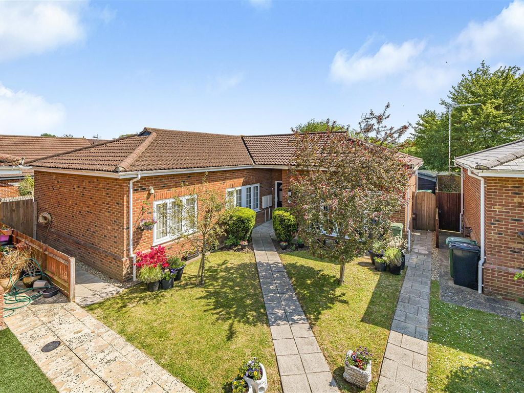 3 bed detached bungalow for sale in Lenmead, Harrietsham, Maidstone