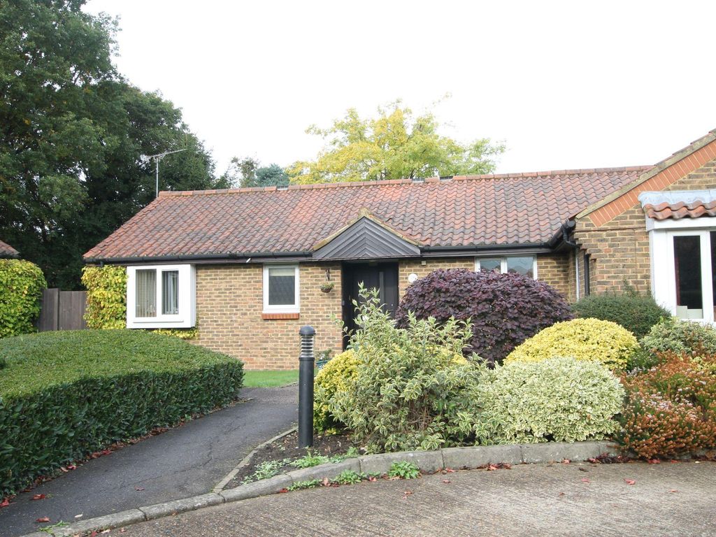 2 bed bungalow for sale in Burpham, Guildford, Surrey GU4 Zoopla