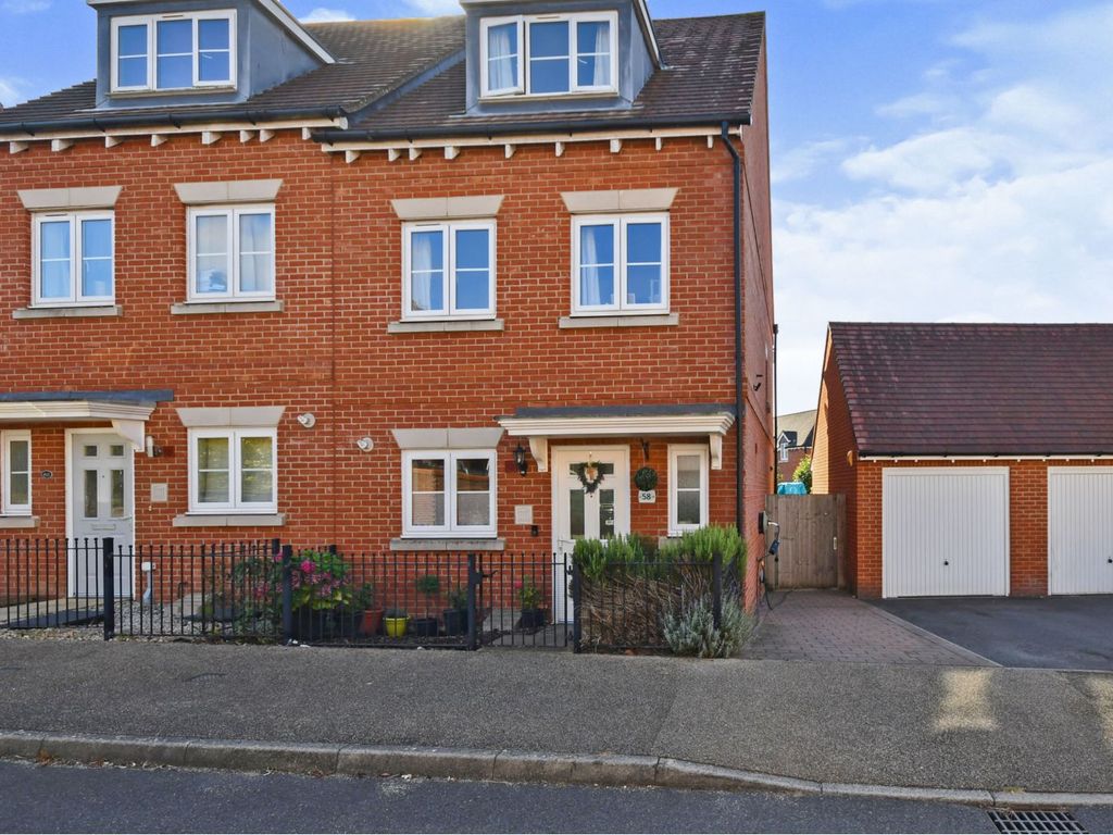 3 bed semidetached house for sale in Alner Road, Blandford Forum DT11