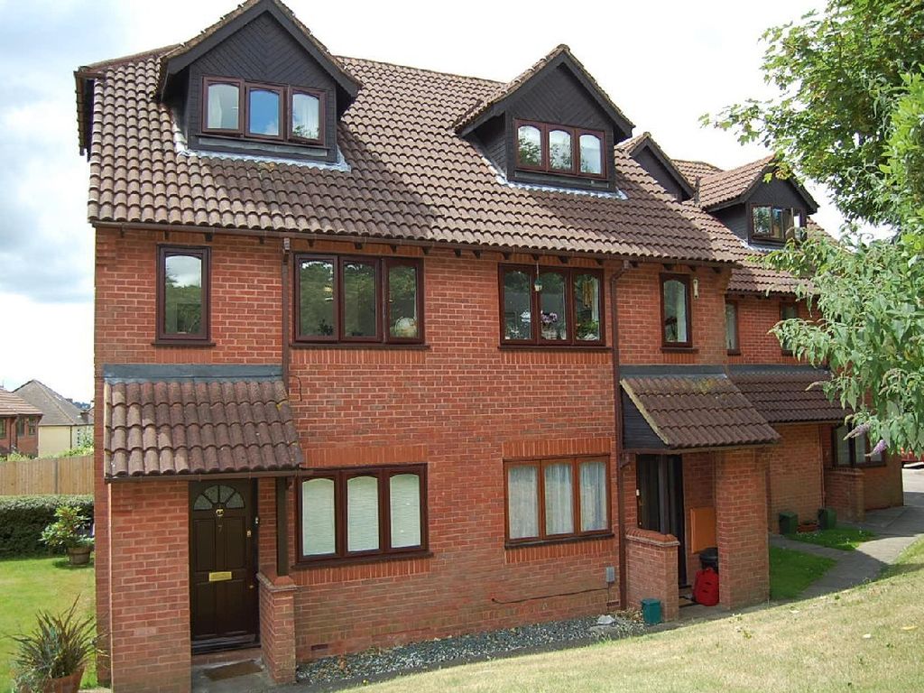 1 bed flat to rent in The Copse, Amersham, Buckinghamshire HP7, £1,000 pcm Zoopla