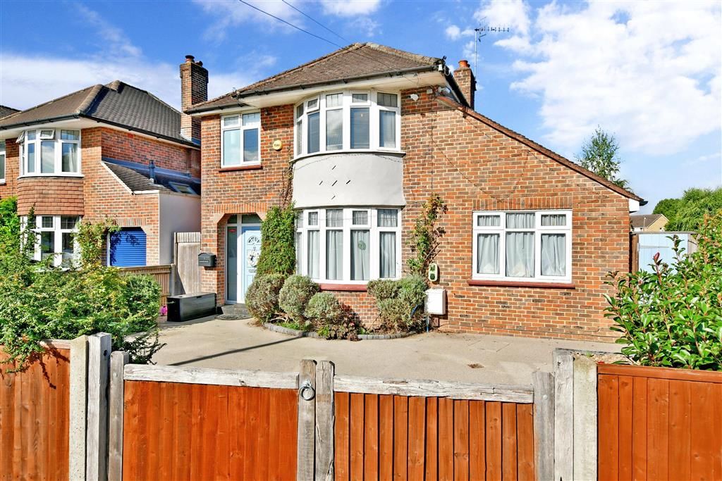 4 bed detached house for sale in Parkhurst Road, Horley, Surrey RH6