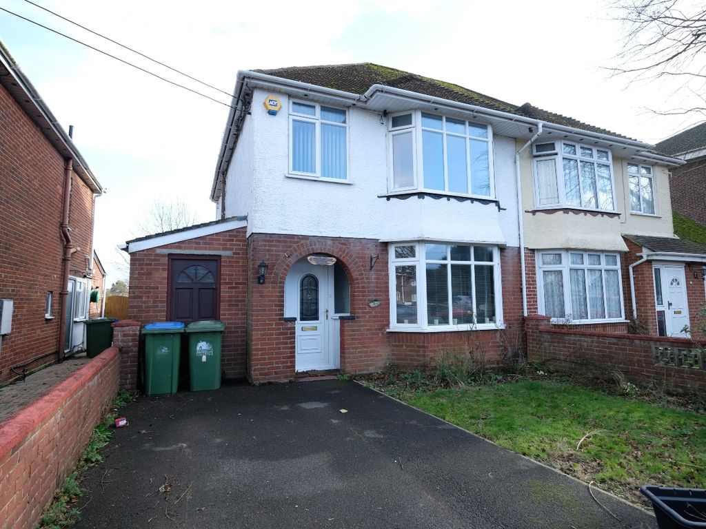 3 bed semidetached house for sale in Parkside Avenue, Southampton SO16