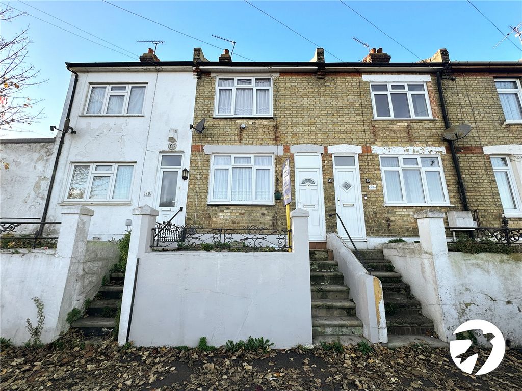 3 bed terraced house for sale in Magpie Hall Road, Chatham, Kent ME4, £