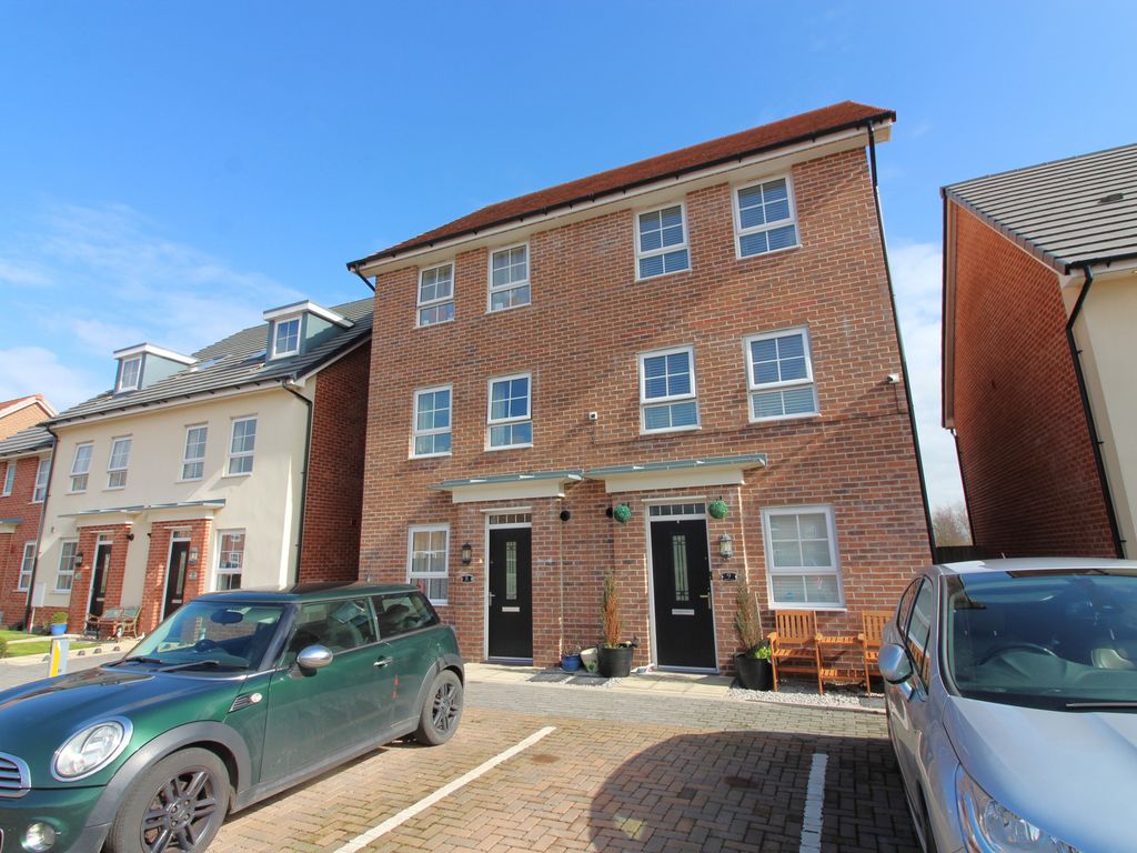 4 bed semidetached house for sale in Birch Lane, Thornton FY5, £