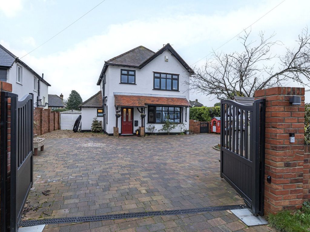 3 bed detached house to rent in Westfield Road, Mayford, Woking, Surrey