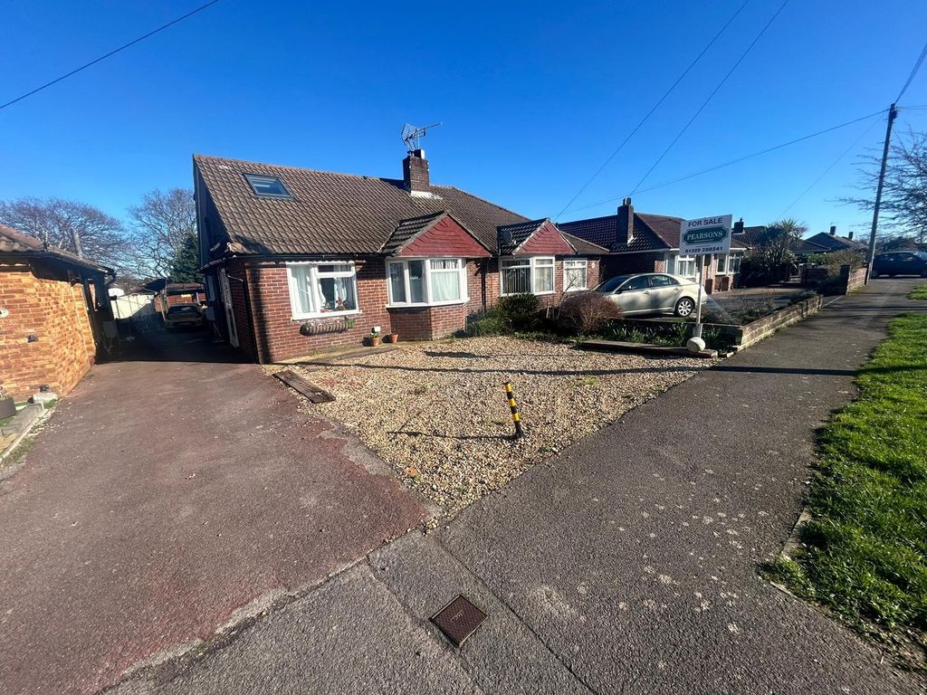 3 bed semidetached bungalow for sale in Meadowbank Road, Fareham PO15