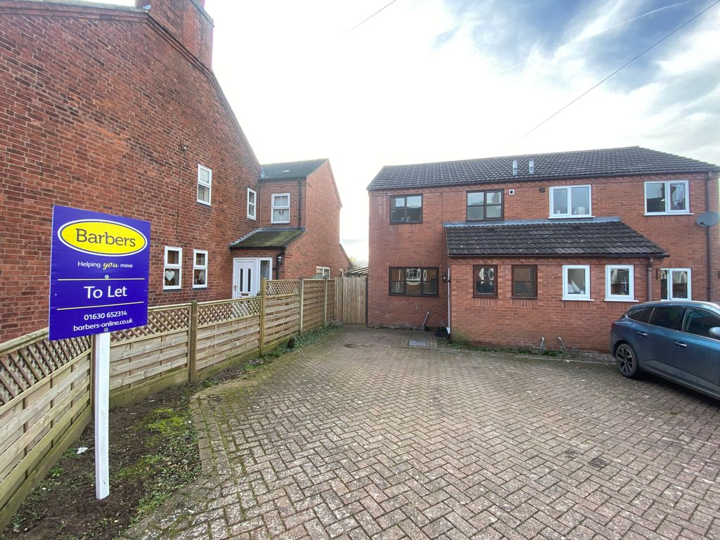 3 bed semidetached house to rent in Victoria Road, Market Drayton