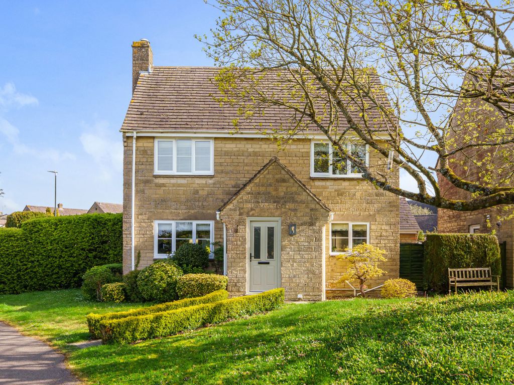 4 bed detached house for sale in Sibree Close, Bussage, Stroud