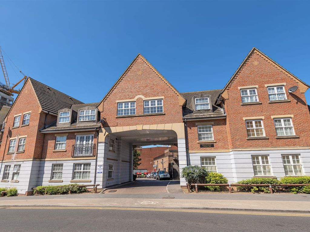 2 bed flat to rent in Willow Walk, London E17 Zoopla