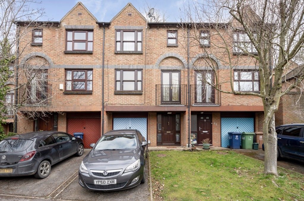2 bed terraced house for sale in Green Ridges, Headington, Oxford OX3
