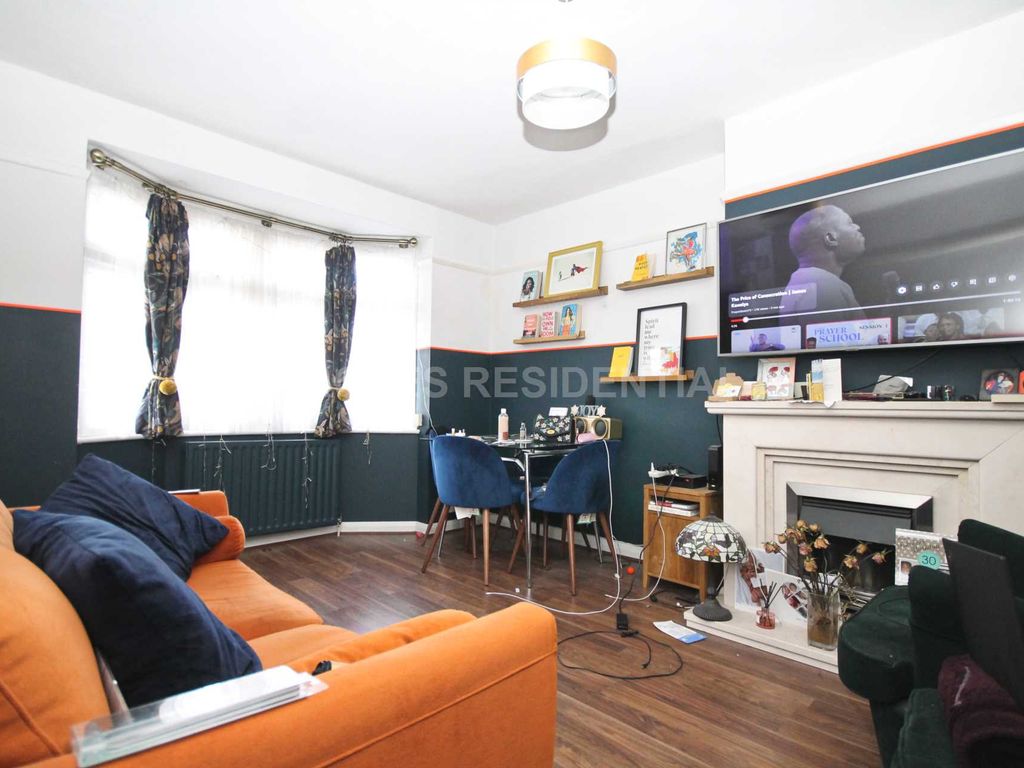 2 bed to rent in Barnard Gardens, New Malden KT3, £1,750 pcm