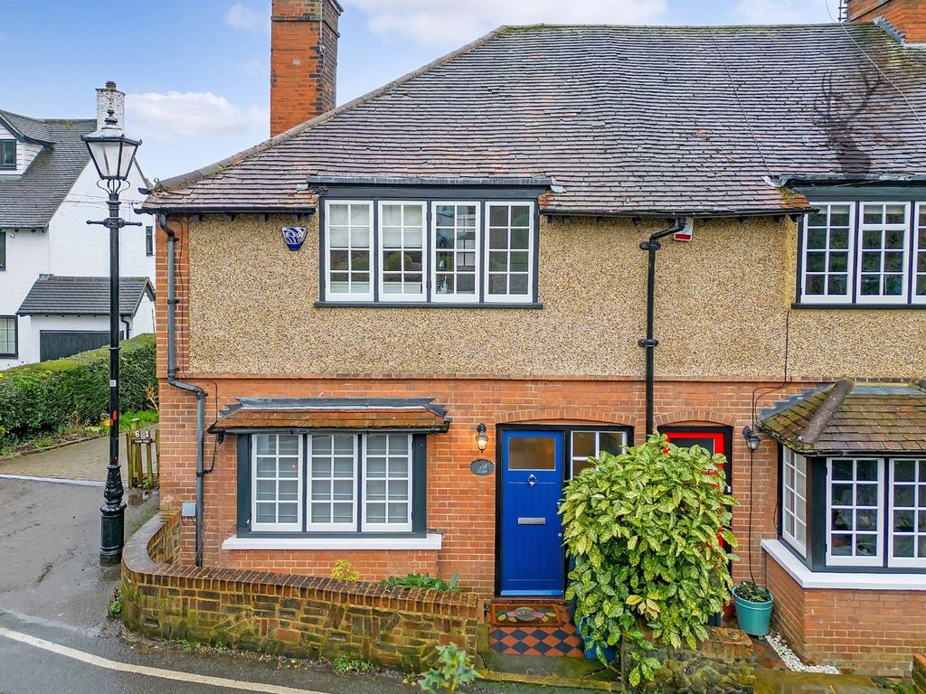 2 bed property for sale in York Hill, Loughton IG10, £550,000 Zoopla