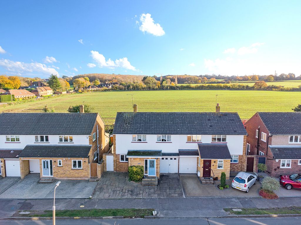 3 bed semidetached house for sale in Middle Boy, Abridge RM4, £550,000