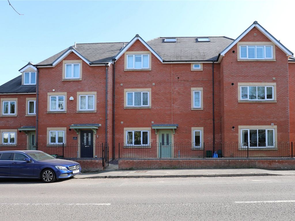 2 bed flat to rent in Lyefield Court, Cirencester Road, Charlton Kings