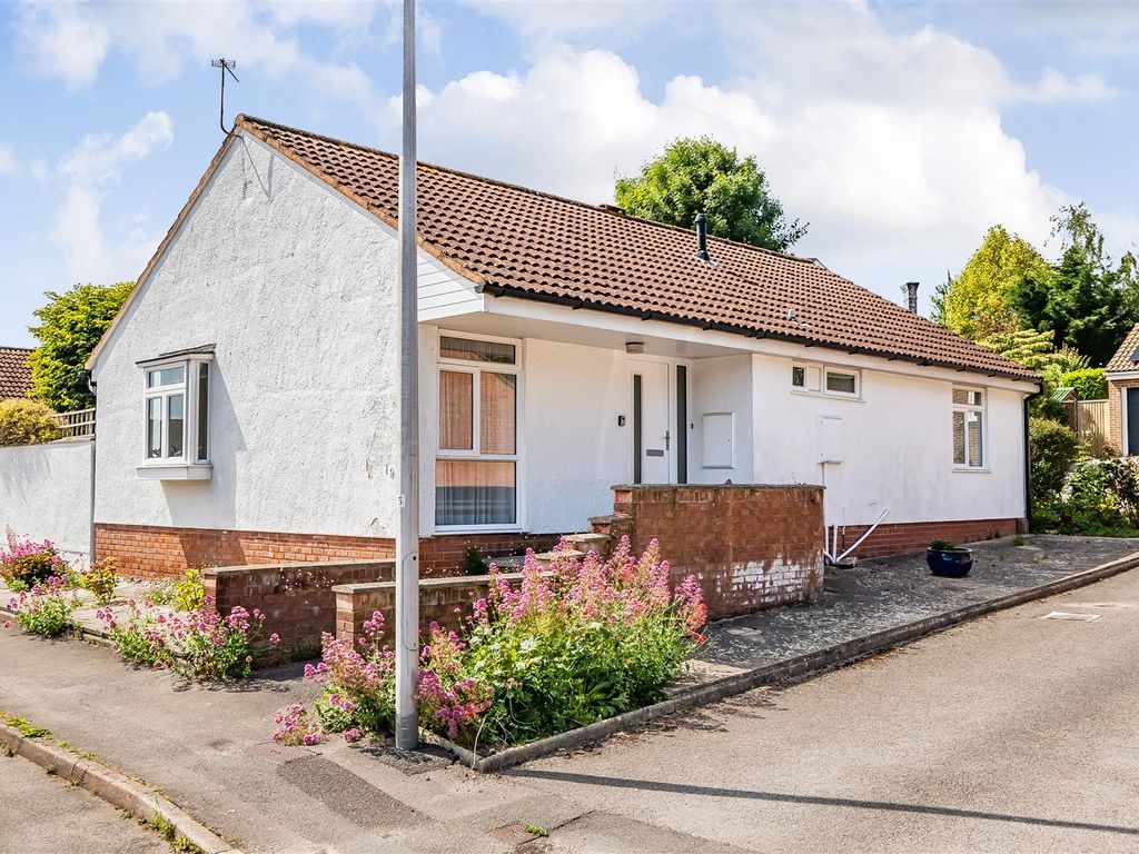 3 bed detached bungalow for sale in Dukes Way, Axminster EX13, £350,000