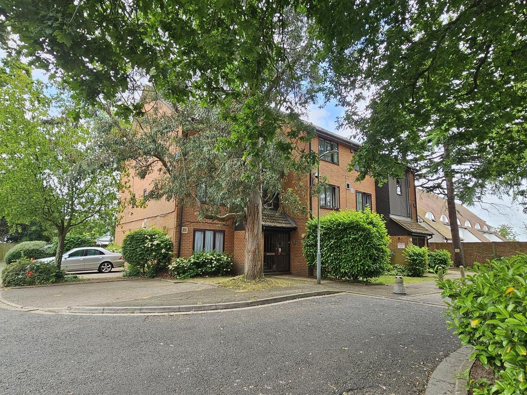 Studio to rent in Acorn Grove, Hayes UB3 Zoopla