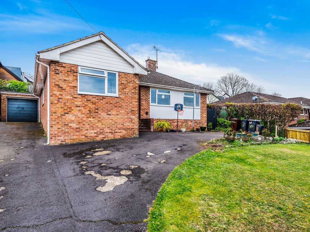 3 bed detached bungalow for sale in Roberts Close, Kings Worthy SO23