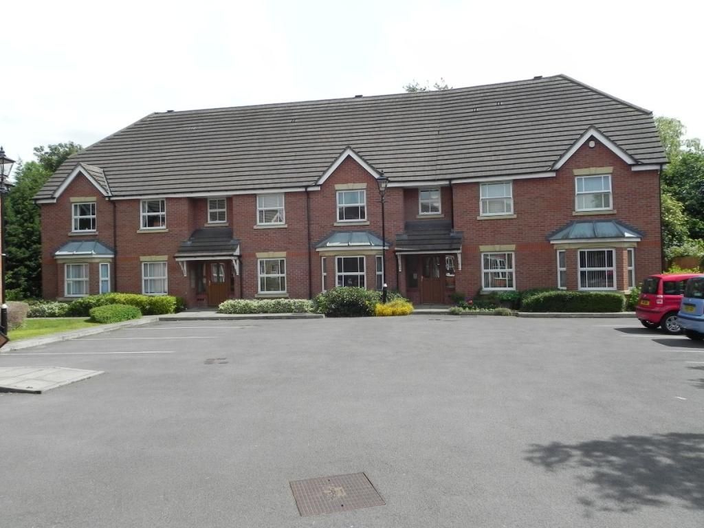 2 bed flat to rent in Carters Close, Marston Green, Birmingham, West