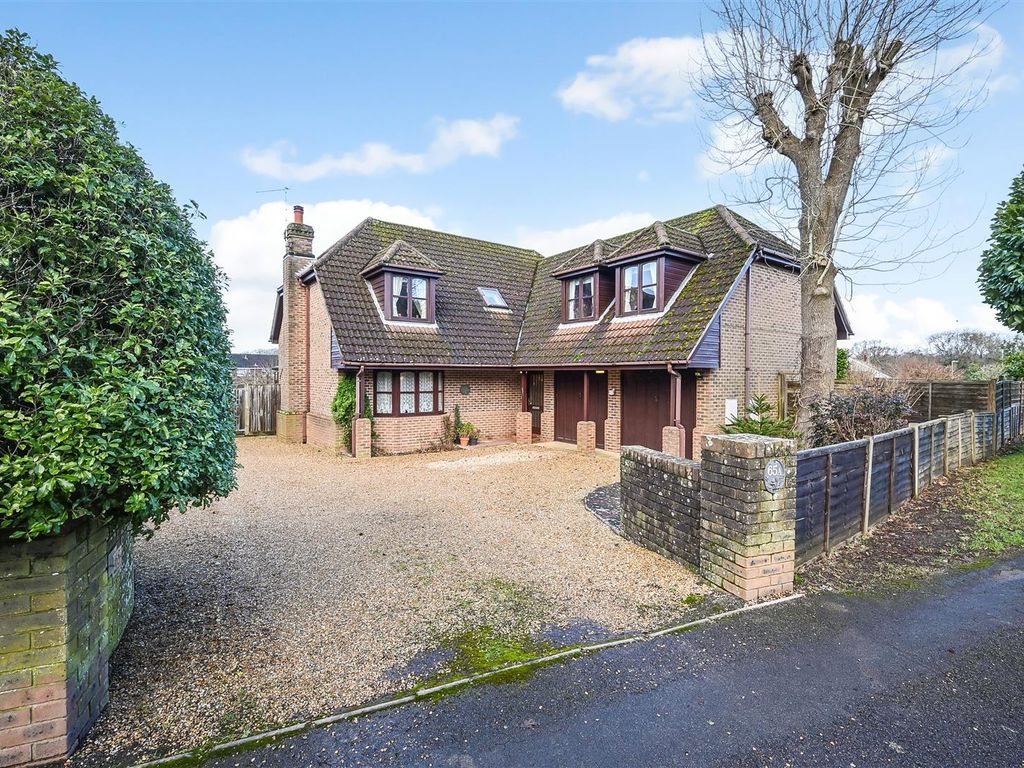 5 bed detached house for sale in Bulls Copse Lane, Waterlooville PO8, £