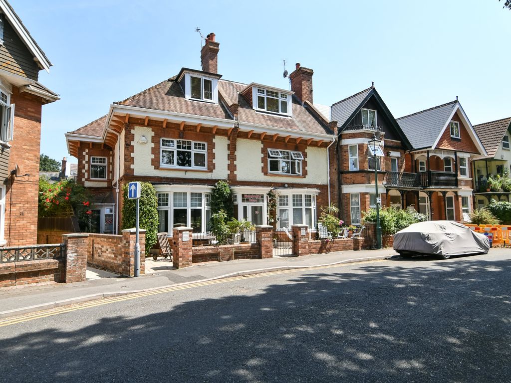 Room to rent in Churchill Road, Bournemouth BH1, £575 pcm