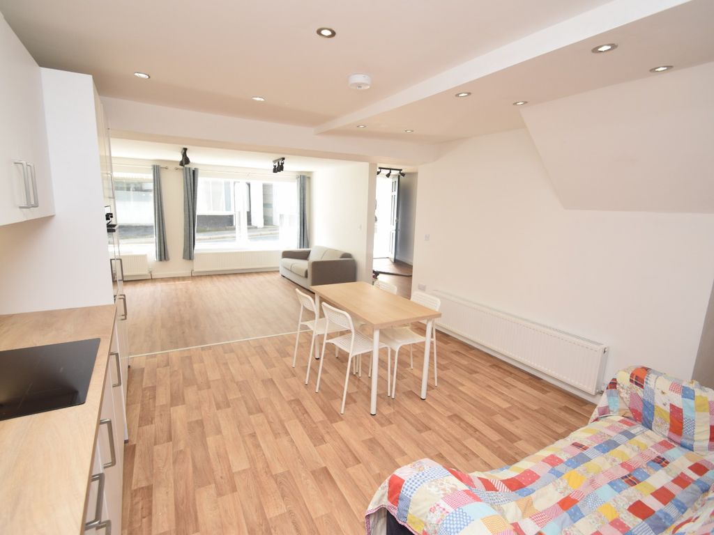 3 bed flat to rent in Lower Market Street, Penryn TR10 Zoopla