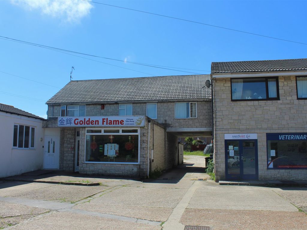 2 bed flat to rent in Littlemoor Road, Preston, Weymouth DT3, £800 pcm