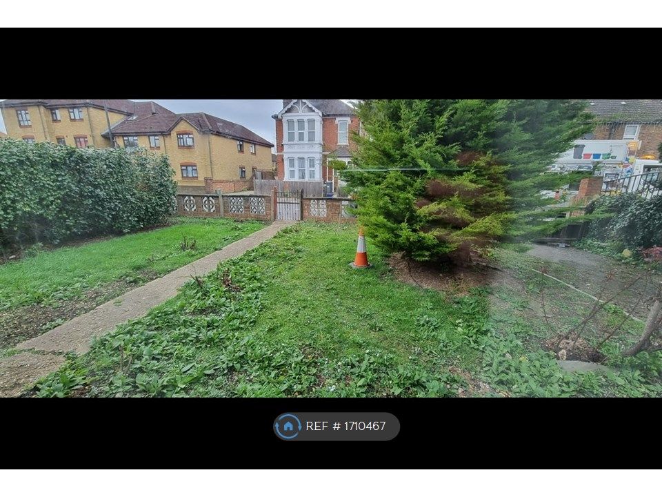 3 bed detached house to rent in Wellington Road North, Hounslow TW4