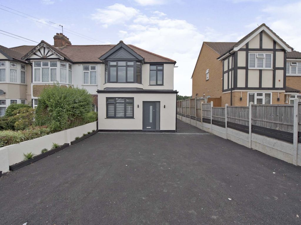 2 bed for sale in Chase Cross Road, Romford RM5 Zoopla