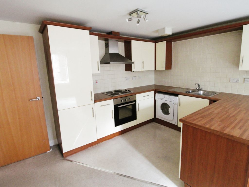 2 bed flat to rent in Ellesmere Road, Eccles, Manchester M30, £975 pcm