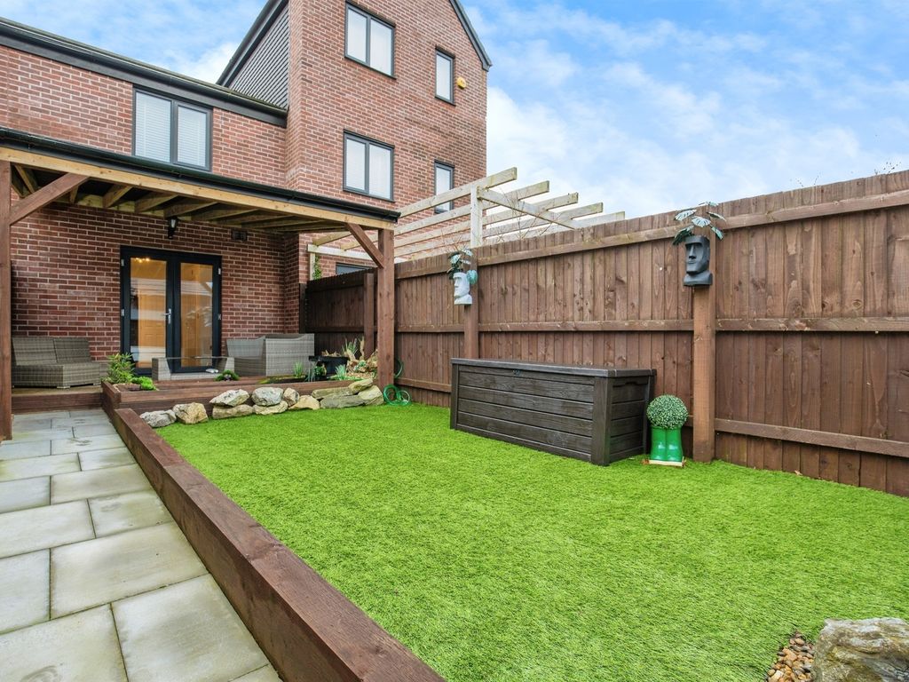 2 bed end terrace house for sale in Gwern Catherine, Capel Llanilltern