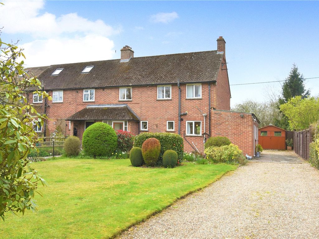 3 bed semidetached house for sale in Lambourn Road, Speen, Newbury