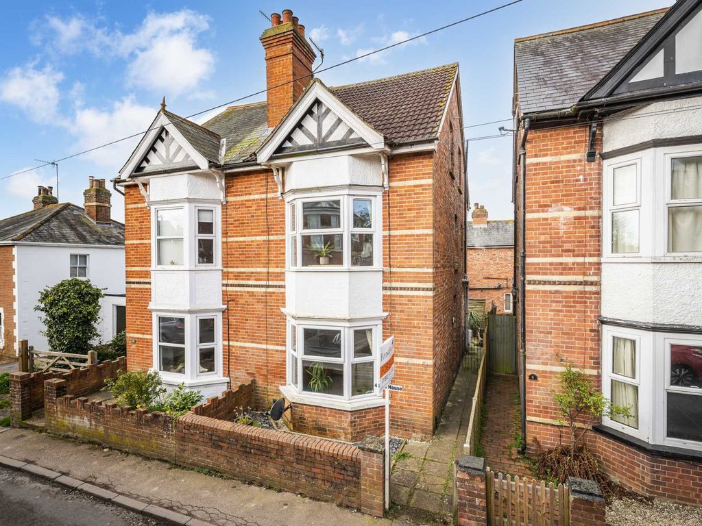 4 bed semidetached house for sale in Vale Road, Southborough