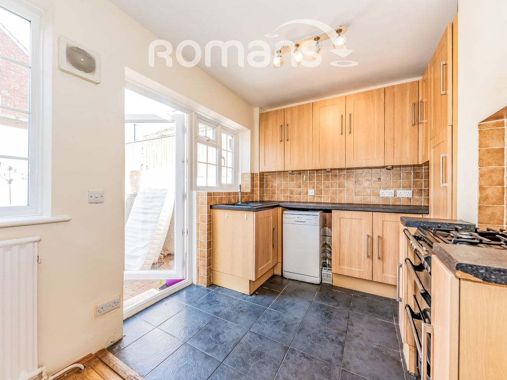 2 bed terraced house to rent in Mount View, Church Lane West, Aldershot