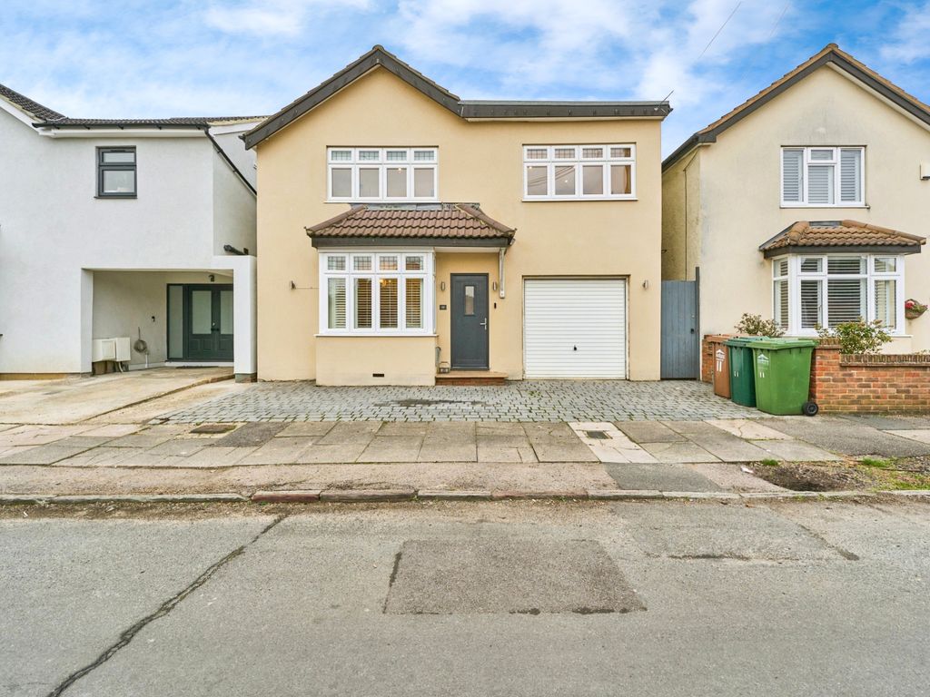 4 bed detached house for sale in Nelson Road, Ashford TW15, £765,000