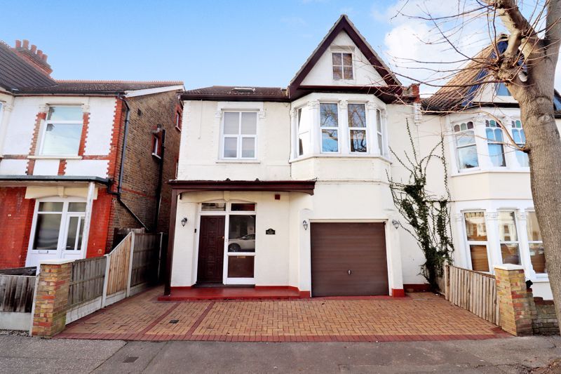 5 bed semidetached house to rent in Silverdale Avenue, WestcliffOn