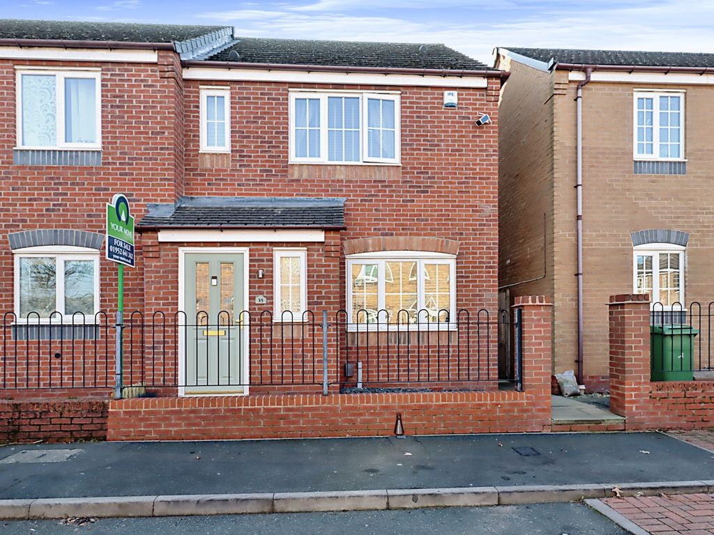 3 bed end terrace house for sale in Riven Road, Hadley, Telford