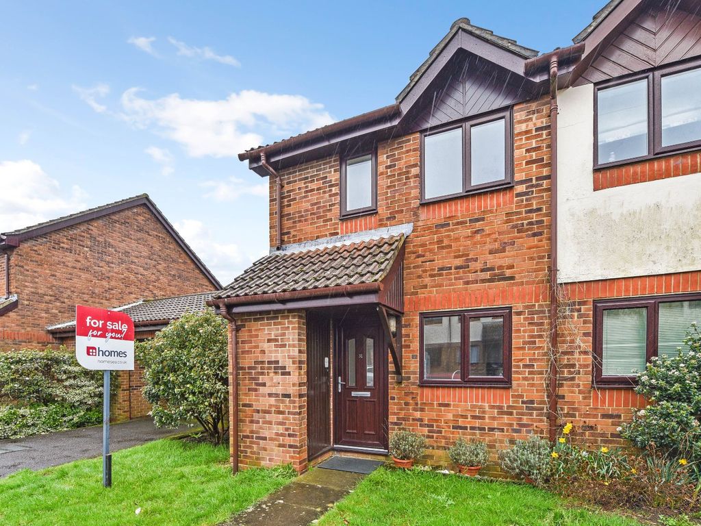 2 bed end terrace house for sale in Sandringham Road, Petersfield