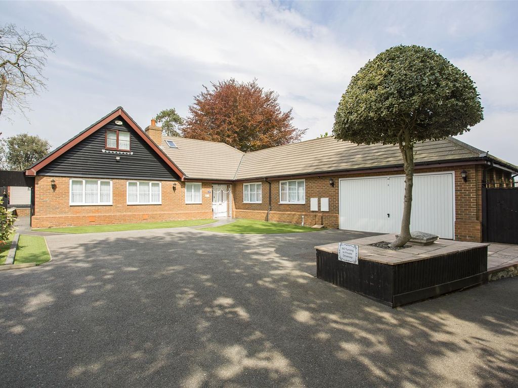 4 bed detached bungalow for sale in Town Hill, West Malling ME19 Zoopla