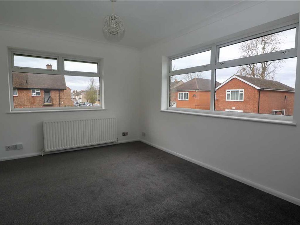 2 bed to rent in York Street, Mitcham Junction, Mitcham CR4
