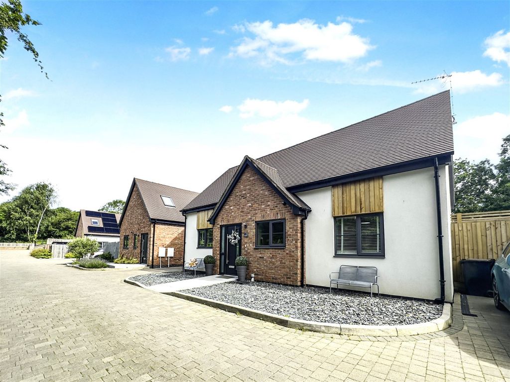 3 bed detached house for sale in Crossing Gates, Nuneaton CV11, £